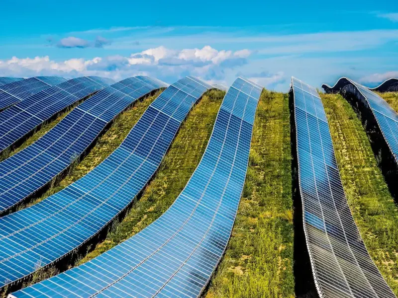 Nel 2026 solare ed eolico supereranno il nucleare