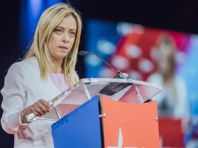 Dall’Ungheria all’Italia: la strategia delle estreme destre per indebolire magistratura e dissenso democratico