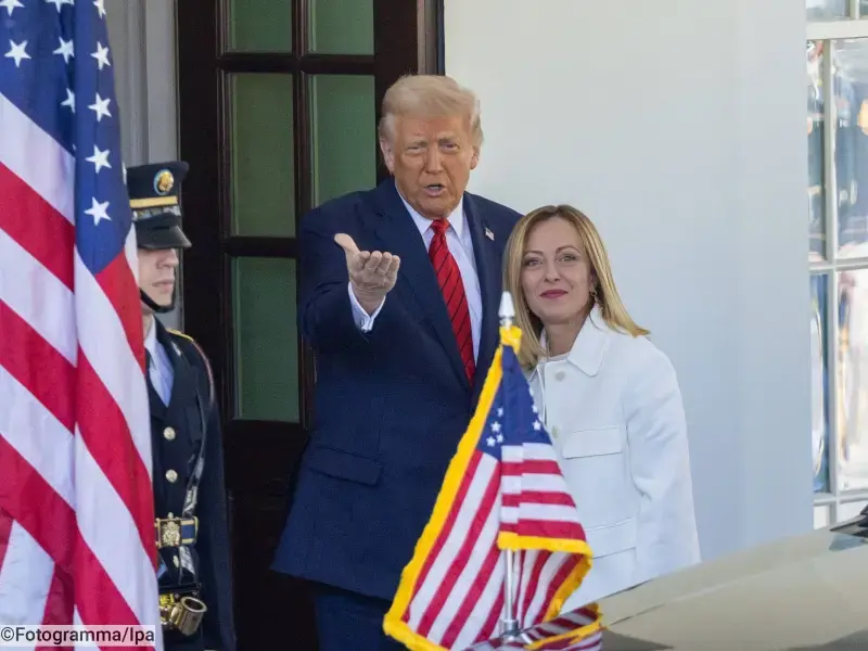 Meloni critica Trump, ma in Europa fa la trumpiana