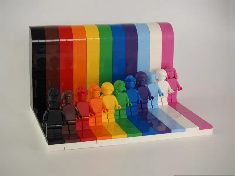 Intelligenza artificiale e persone LGBTQIA+: un rischio di discriminazione ancora troppo invisibile