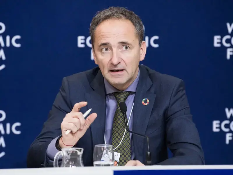 Conflitto di interessi a Bruxelles: l’inviato UE per l’IA guida il consiglio di sorveglianza di Siemens