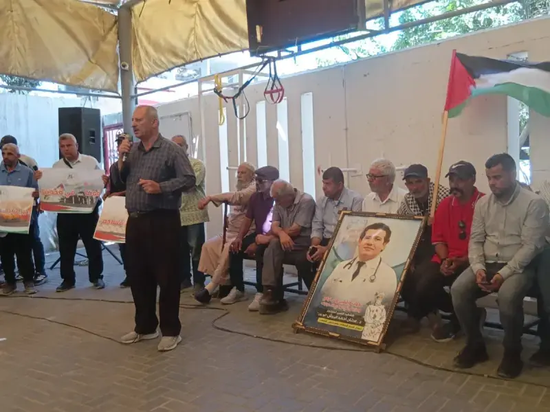 Un presidio a Gaza davanti alla sede della CRI: “Salvate i prigionieri palestinesi nei lager israeliani”