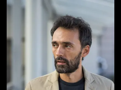 Fuori o dentro? Intervista a Gabriele Linari